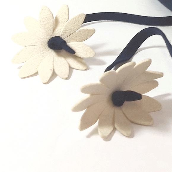 Vintage 'Daisy Chain' Felt Bowler Hat Approx. Circumference 21 in - Picture 10 of 12